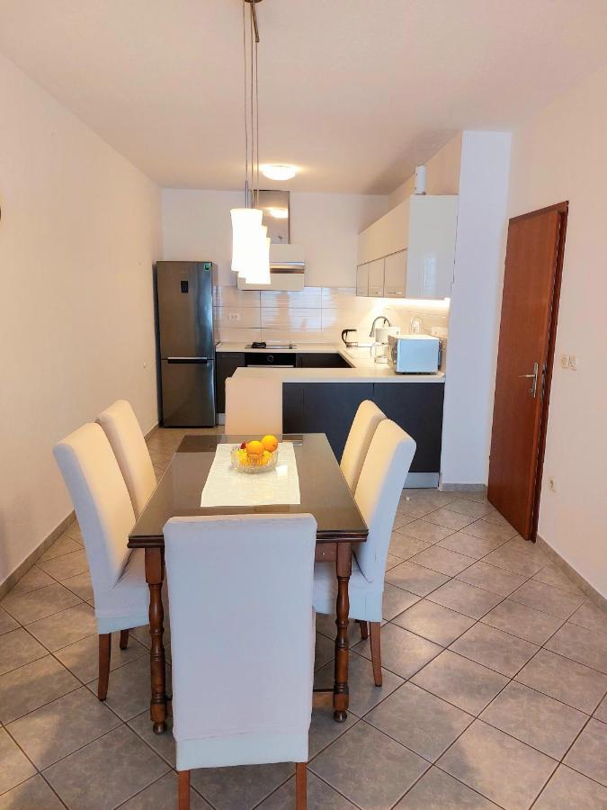 Apartment With Private Pool "Patricia" Makarska Exterior photo