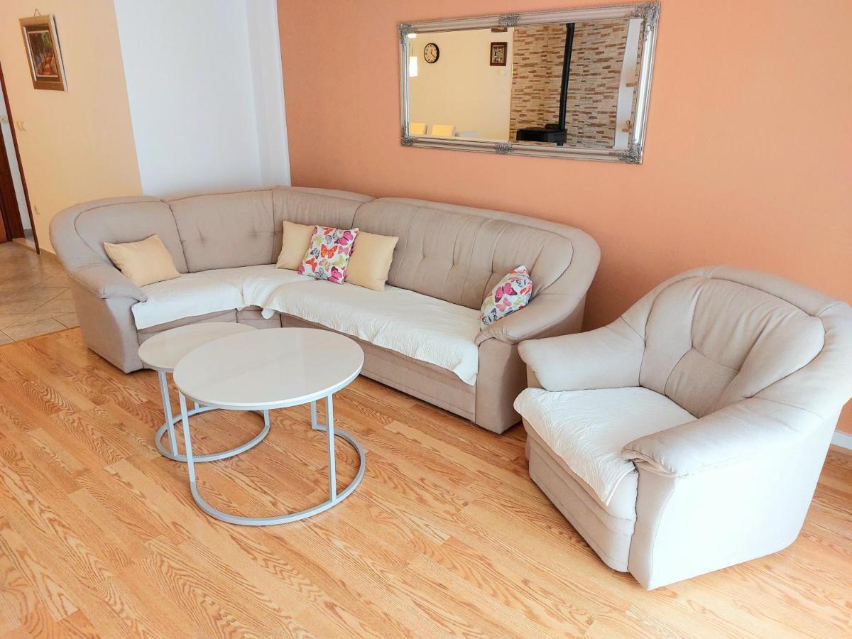 Apartment With Private Pool "Patricia" Makarska Exterior photo
